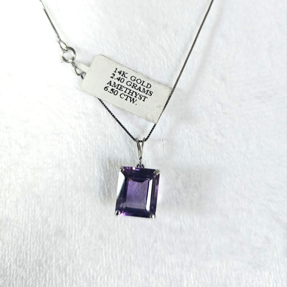 6.5K Amethyst & White Gold Pendant Necklace